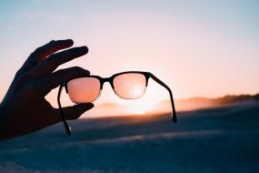 Τι είναι τα πολωμένα γυαλιά ηλίου;